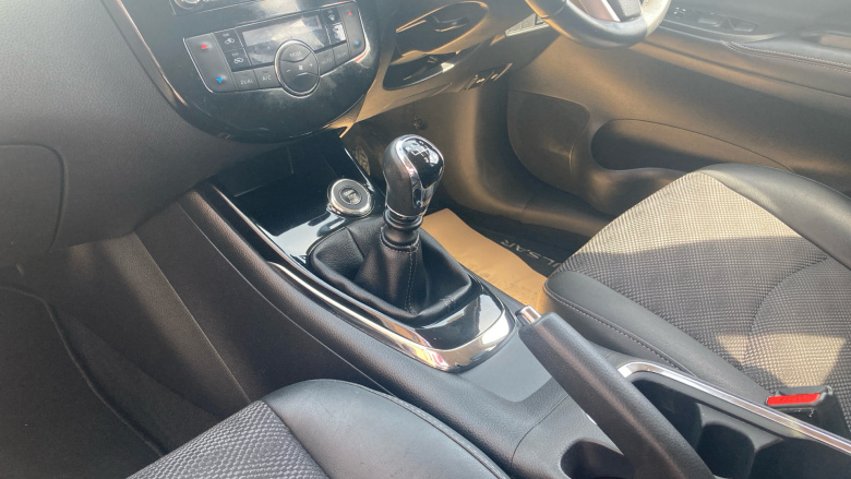 Nissan Pulsar 1.2 DiG-T N-Connecta 5dr Petrol Hatchback
